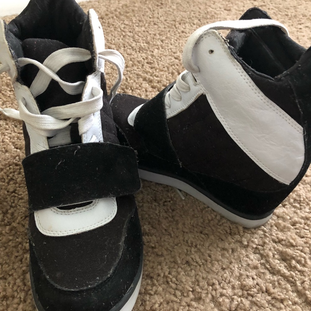 Shoes - Picture 5 of 7